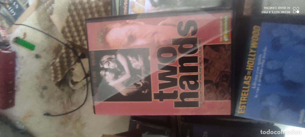 Cine: Two hands. Pel&iacute;cula/ DVD.