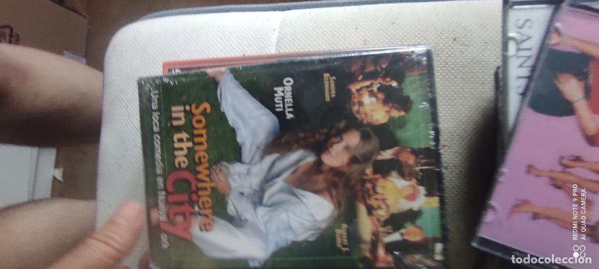 Cine: Somewhere in the city. Pel&iacute;cula / DVD.