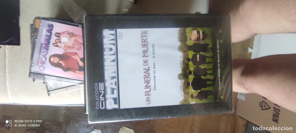 Cine: Un funeral de muerte. Pel&iacute;cula / DVD.