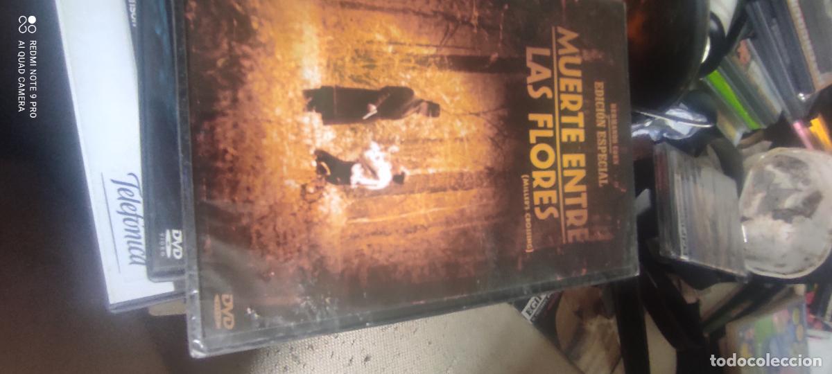 Cine: Muerte entre las flores. Pel&iacute;cula/ DVD.