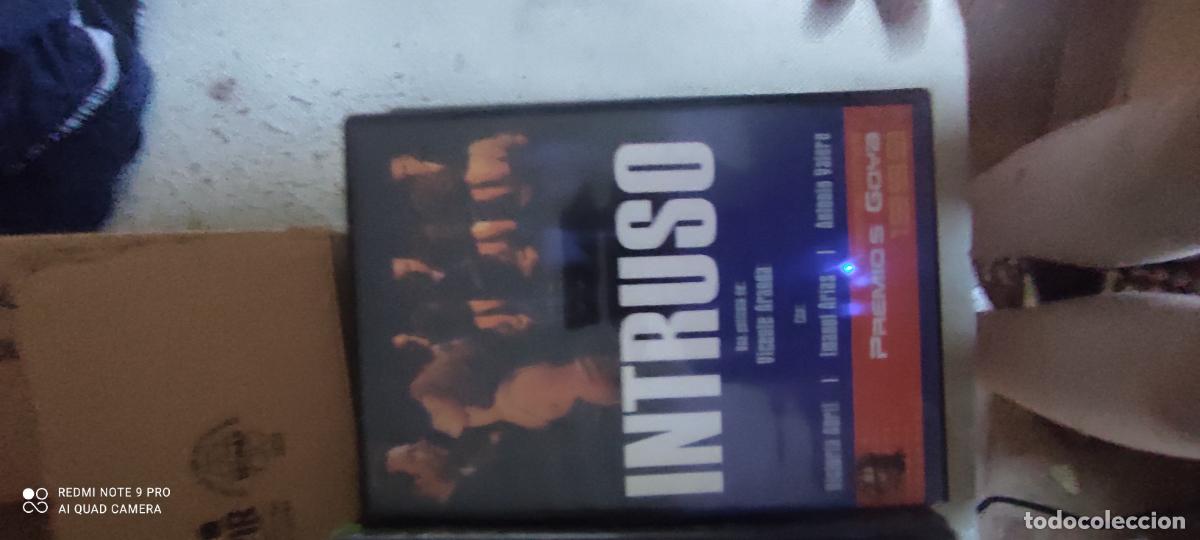 Cine: Intruso. Pel&iacute;cula / DVD.