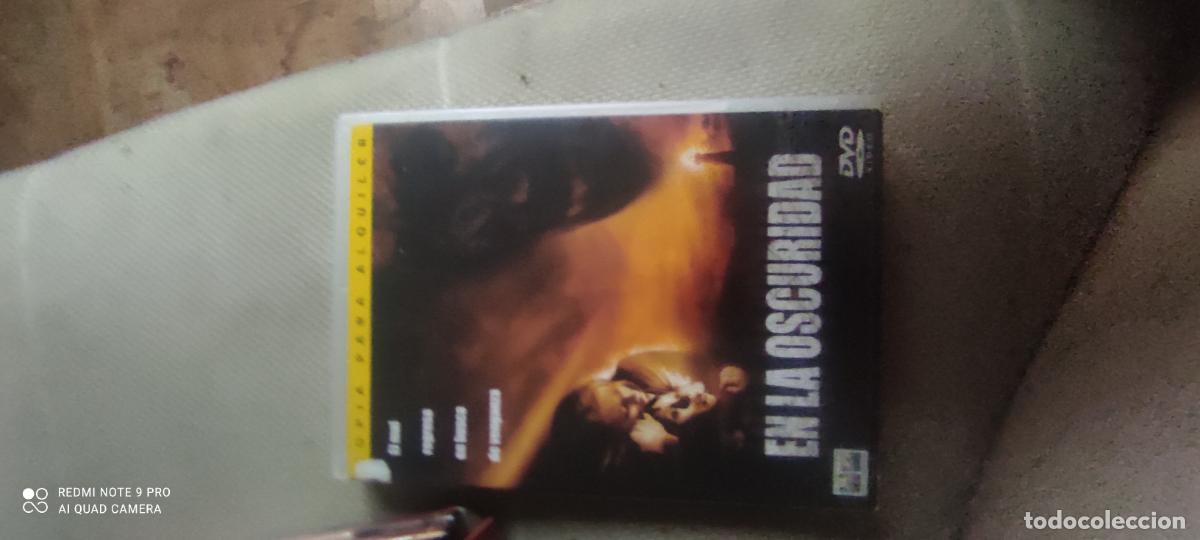 Cine: En la oscuridad. Pel&iacute;cula / DVD.