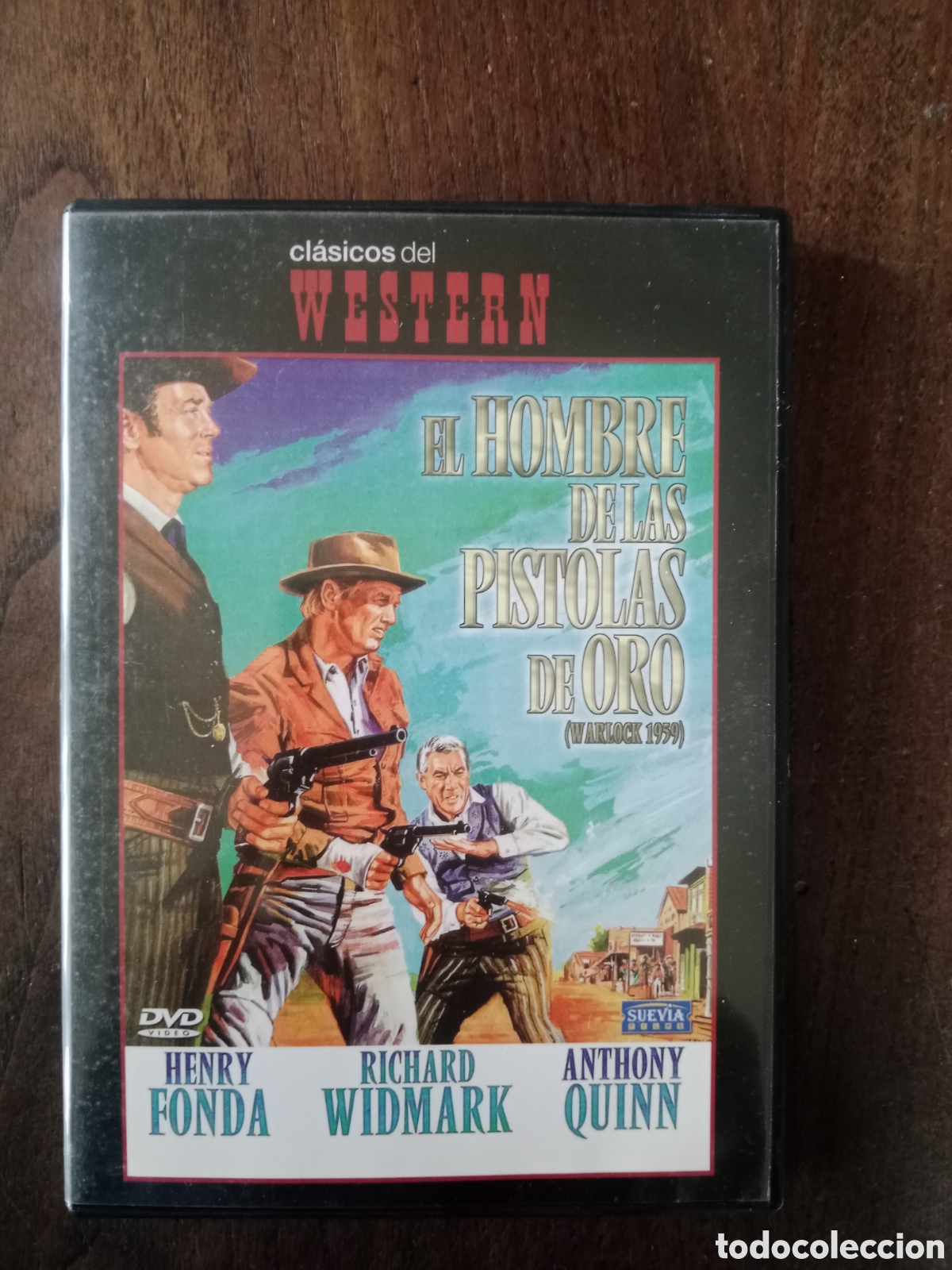 Cine: DVD el hombre de las pistolas de oro