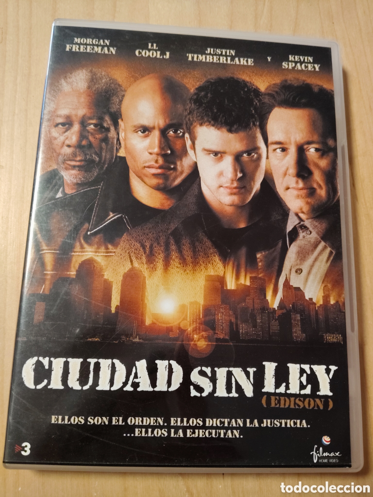 Cine: RD111 ciudad sin ley DVD SEGUNDAMANO