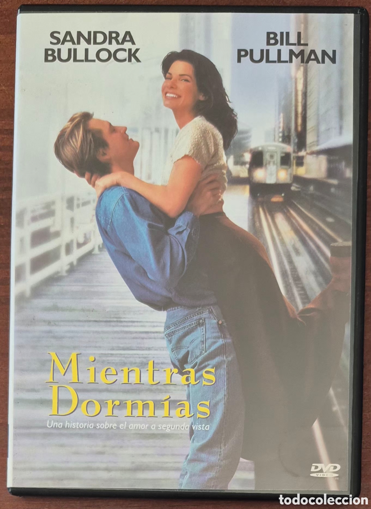 Cine: DVD - MIENTRAS DORM&Iacute;AS (AUDIOS EN INGL&Eacute;S, ALEM&Aacute;N, CASTELLANO)