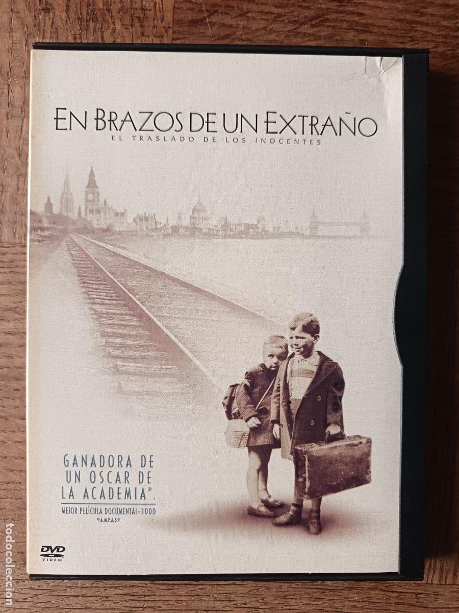 Cine: EN BRAZOS DE UN EXTRA&Ntilde;O - DVD Documental Holocausto