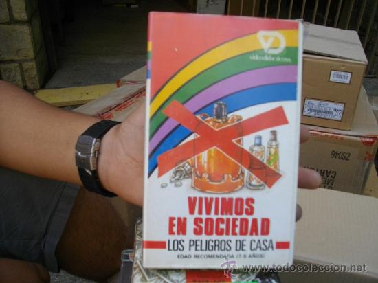 Cinema: VIVIMOS EN SOCIEDAD / PEDIDO MINIMO 10&euro; EU VHS