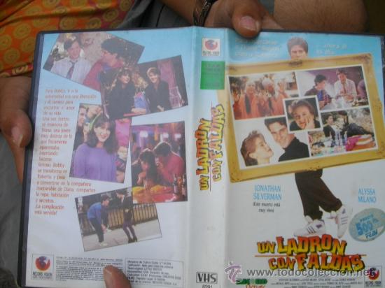 Cin&eacute;ma: UN LADRON CON FALDAS / VHS