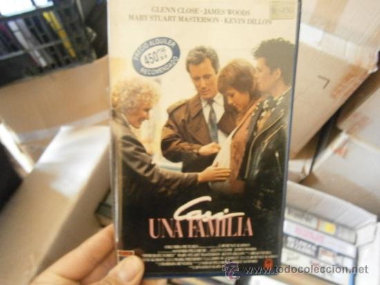 Cinema: CASI UNA FAMILIA .VHS BOX GRANDE