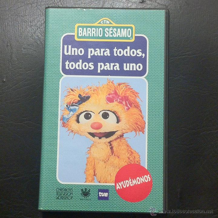 Cine: VHS BARRIO S&Eacute;SAMO - N&ordm; 5 UNO PARA TODOS, TODOS PARA UNO - AYUD&Eacute;MONOS - RBA 1997.