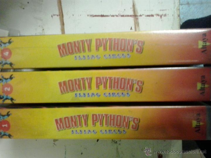 Cine: MONTHY PYTHON + LOS CABALLEROS DE LA MESA CUADRADA- 4 PELICULAS VHS - Foto 1