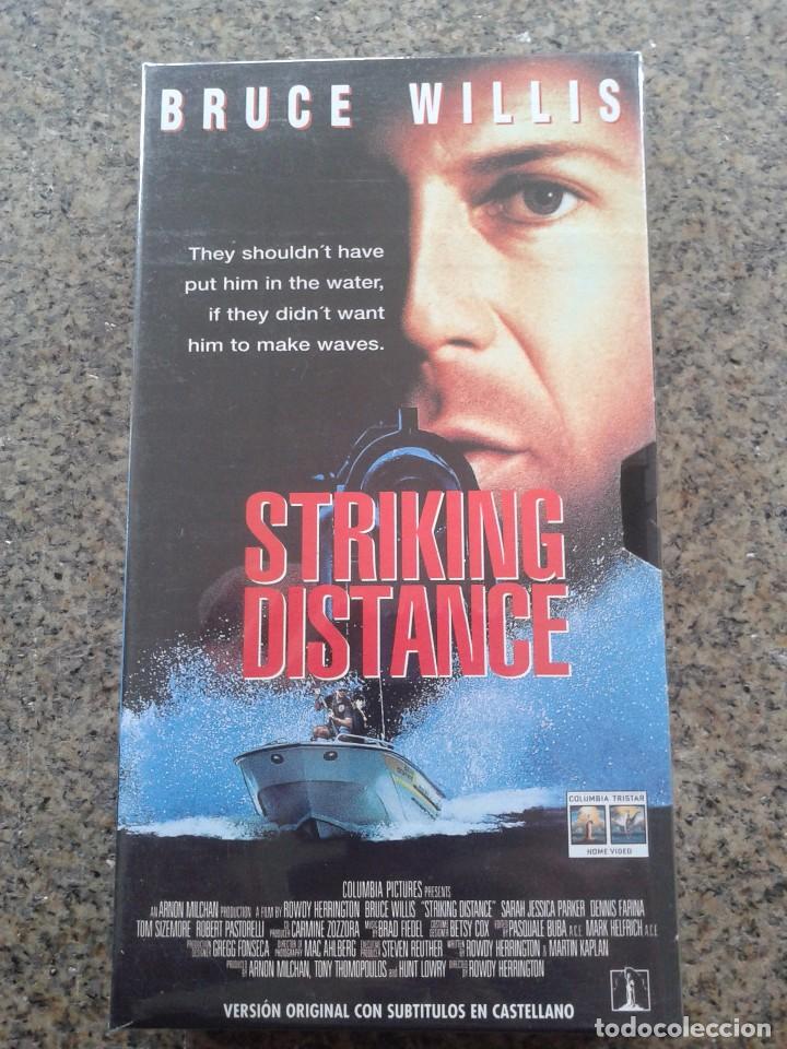 Cin&eacute;ma: VHS -- STRIKING DISTANCE ( ZONA DE IMPACTO ) -- VERSION ORIGINAL CON SUBTITULOS -- PRECINTADA --
