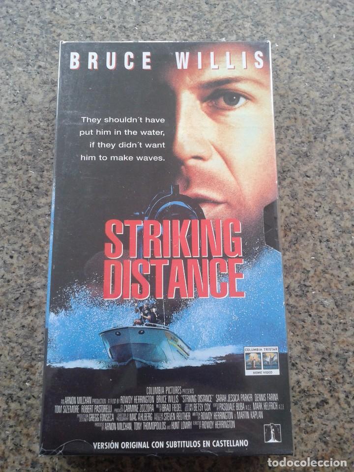 Cin&eacute;ma: VHS -- STRIKING DISTANCE ( ZONA DE IMPACTO ) -- VERSION ORIGINAL CON SUBTITULOS -- PRECINTADA --