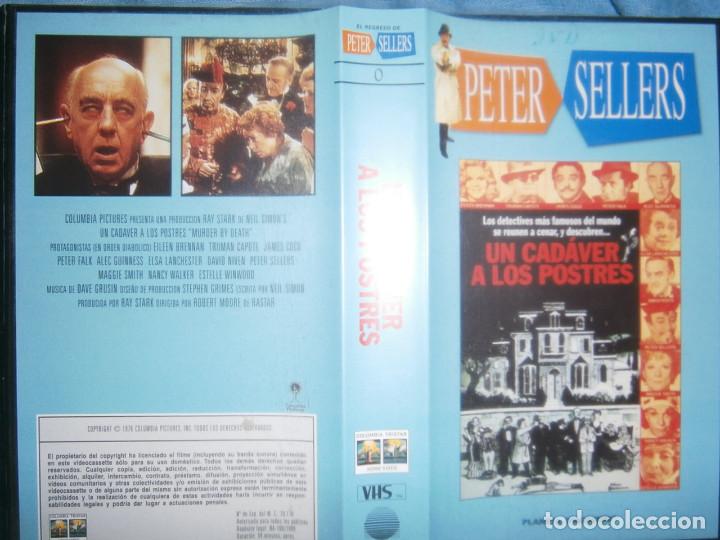Cinema: ((PELICULA-VHS))-UN CADAVER A LOS POSTRES