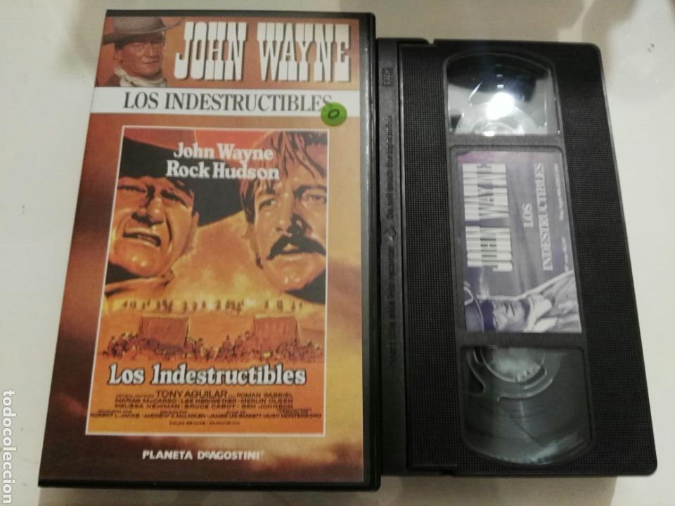 Cine: VHS- Los indestructibles- John Wayne - Foto 1