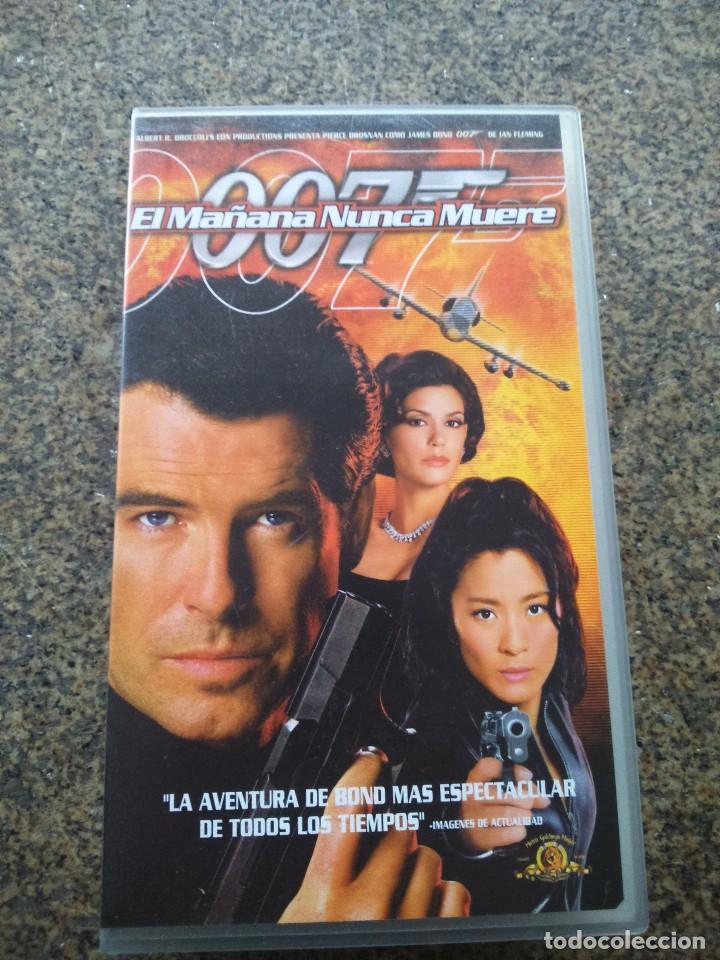 Cine: VHS -- 007 EL MA&Ntilde;ANA NUNCA MUERE --