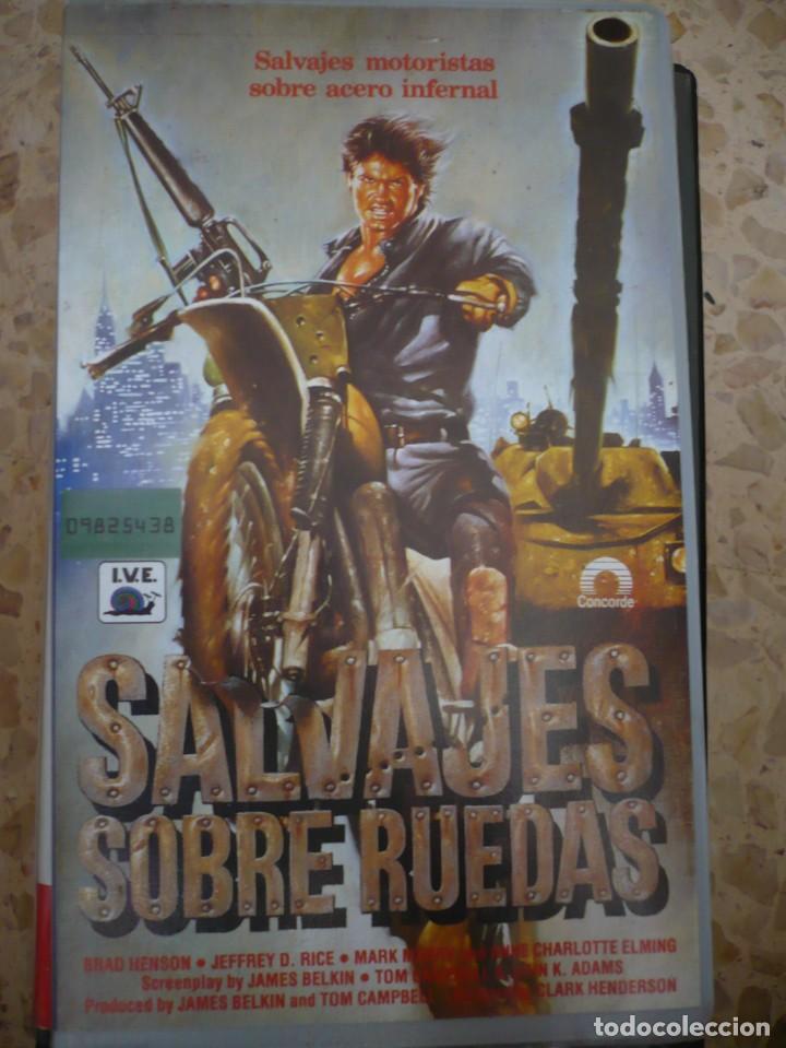 Cine: SALVAJES SOBRE RUEDAS (VHS).