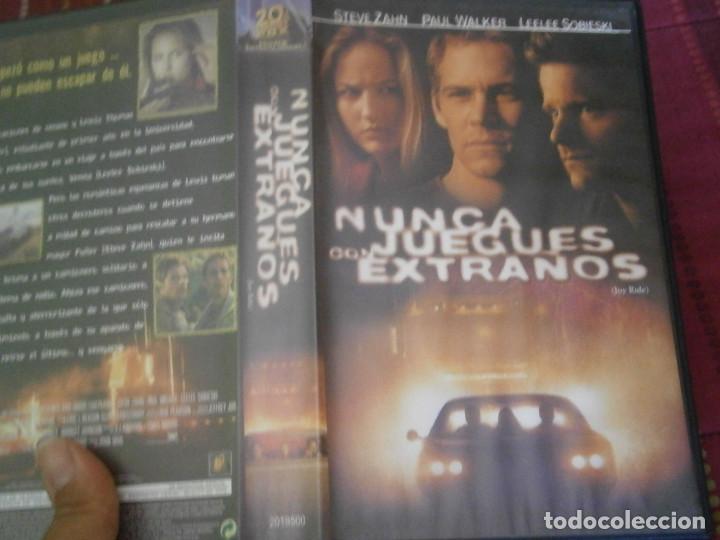 Kino: NUNCA JUEGUES CON EXTRA&Ntilde;OS'