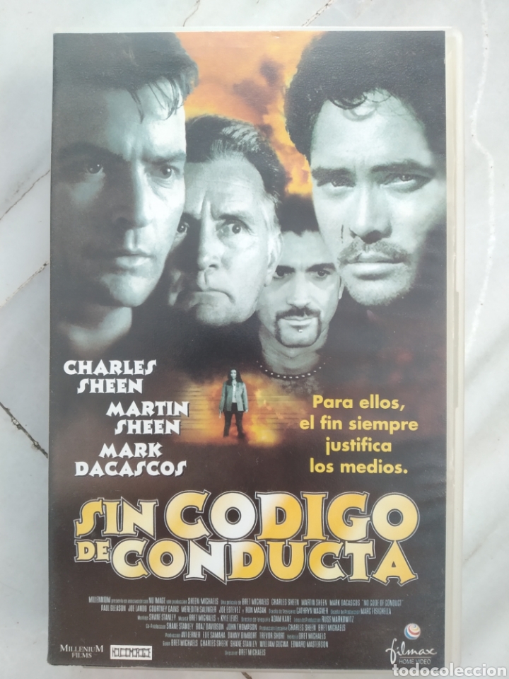 Kino: SIN C&Oacute;DIGO DE CONDUCTA. VHS.