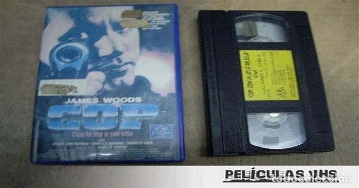 Cine: Pel&iacute;cula Cop Con La Ley O Sin Ella en VHS