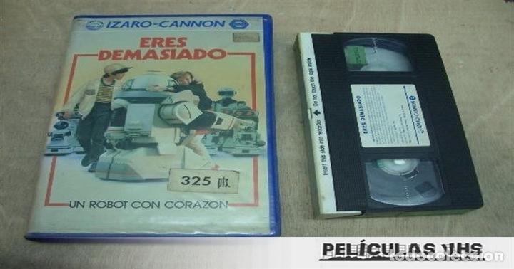 Cine: Pel&iacute;cula Eres Demasiado en VHS