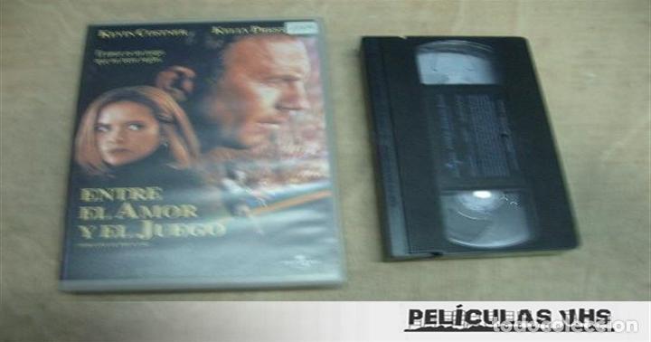 Cine: Pel&iacute;cula Entre El Amor Y El Juego en VHS