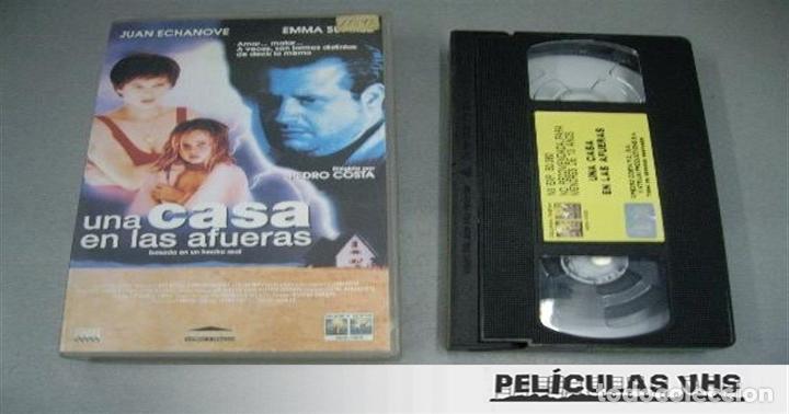 Cin&eacute;ma: Pel&iacute;cula Una Casa En Las Afueras en VHS
