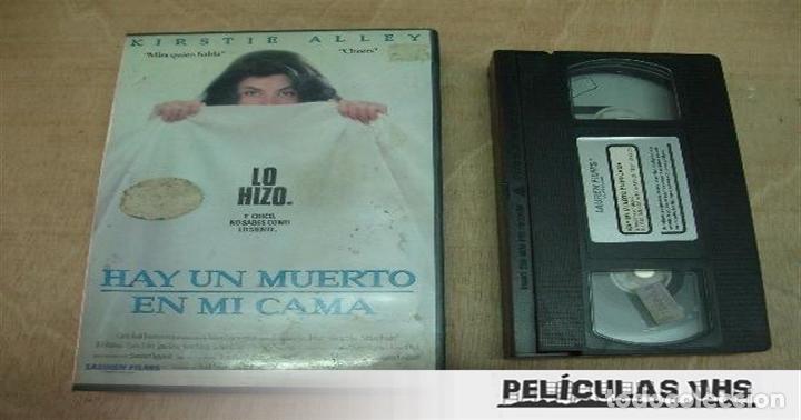 Cinema: Pel&iacute;cula Hay Un Muerto En Mi Cama en VHS