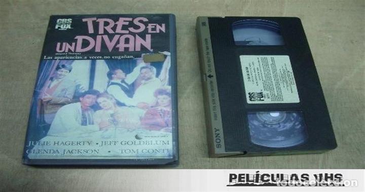 Cine: Pel&iacute;cula Tres En Un Divan en VHS