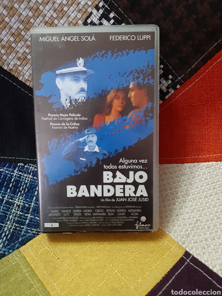 Cine: VHS Bajo bandera