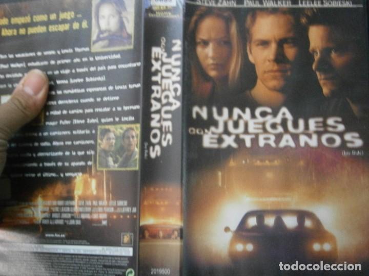 Cinema: PELICULA VHS, NUNCA JUEGUES CON EXTRA&Ntilde;OS