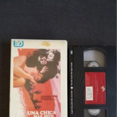 Cine: VHS ~ UNA CHICA MÁS BIEN COMPLICADA ~ DAMIANO DAMIANI ~ GIALLO!. Lote 258316025