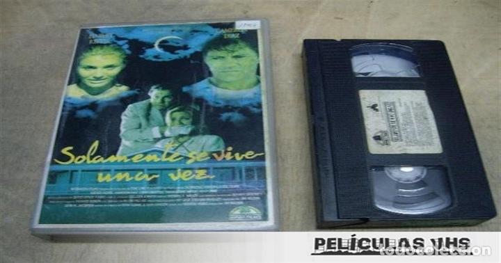 Cine: Pel&iacute;cula Solamente Se Vive Una Vez en VHS