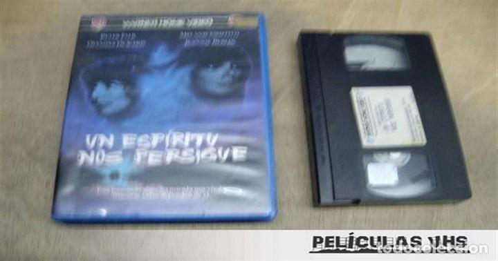 Cinema: Pel&iacute;cula Un Esp&iacute;ritu Nos Persigue en VHS