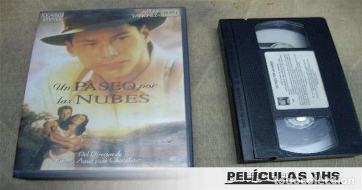 Cine: Pel&iacute;cula Un Paseo Por Las Nubes en VHS