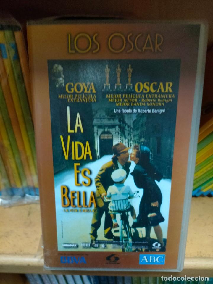 Cine: LA VIDA ES BELLA. Video VHS