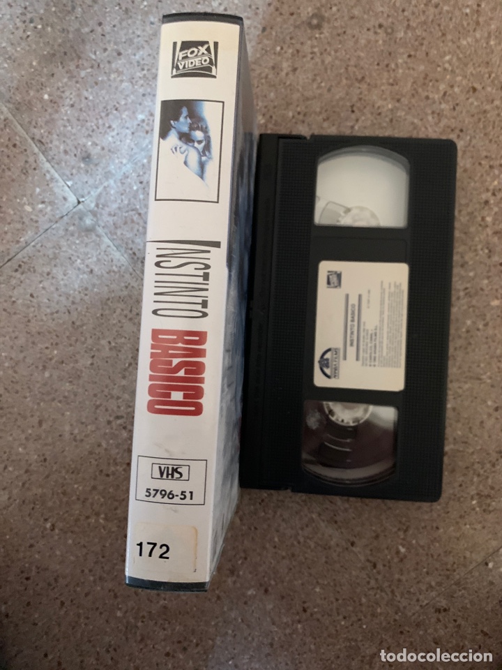 Cine: Instinto b&aacute;sico Michael Douglas VHS - Foto 2