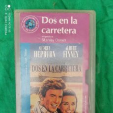 Cine: VHS COLECCIÓN EL MUNDO, DOS EN LA CARRETERA, HEPBURN