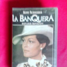 Cine: VHS LA BANQUERA LA BANQUIÈRE ROMY SCHNEIDER MÚSICA DE ENNIO MORRICONE. Lote 301380498