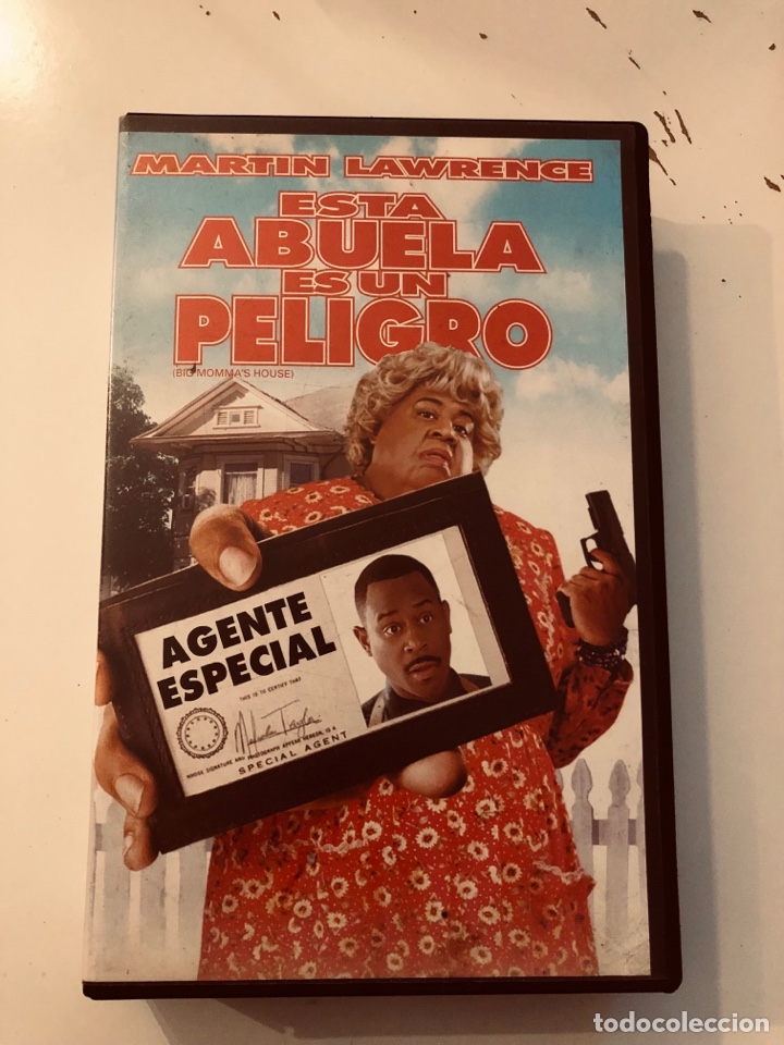 Cinema: Pel&iacute;cula vhs est&aacute; abuela es un peligro