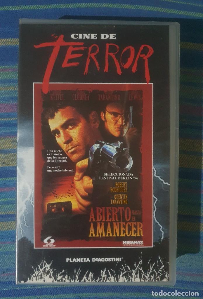Cinema: VHS ABIERTO HASTA EL AMANECER