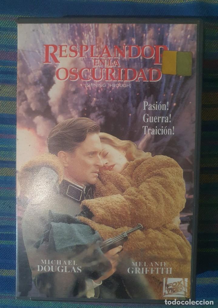 Cinema: VHS RESPLANDOR EN LA OSCURIDAD