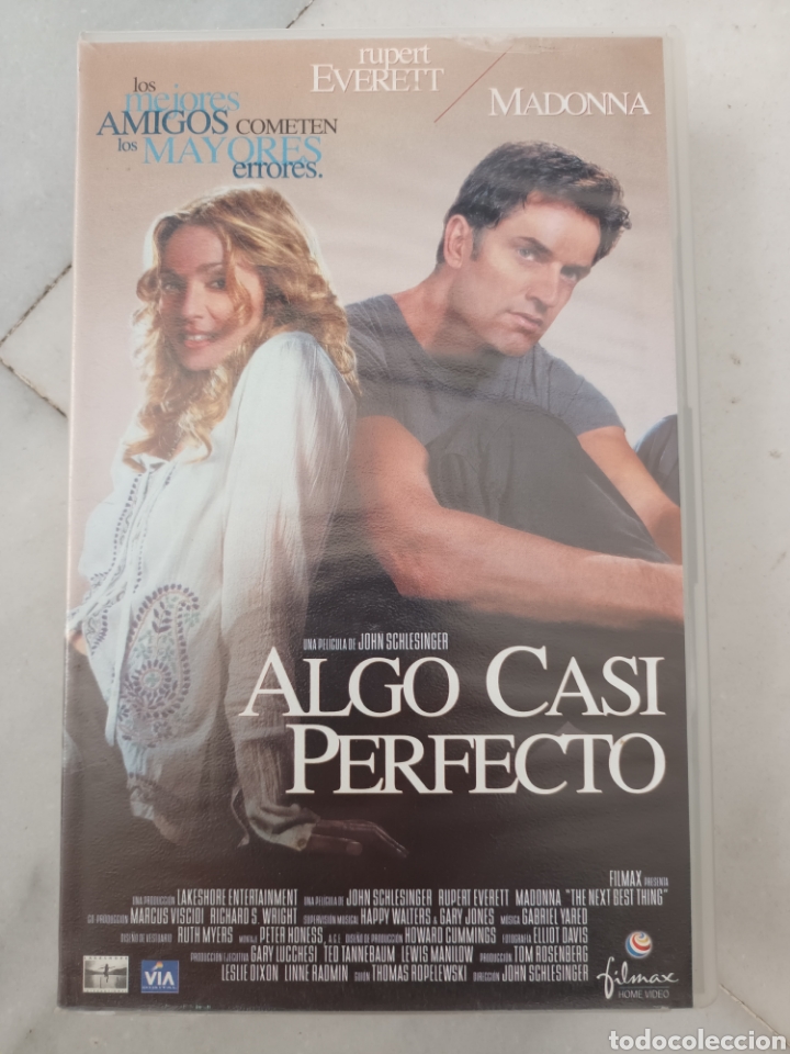Kino: ALGO CASI PERFECTO. VHS CAJA GRANDE.