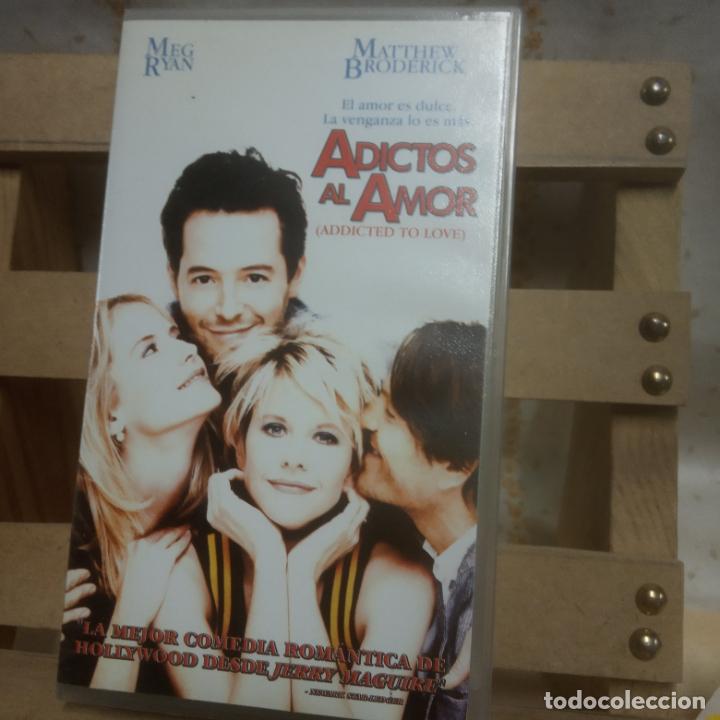 Cine: VHS. ADICTOS AL AMOR - Foto 1
