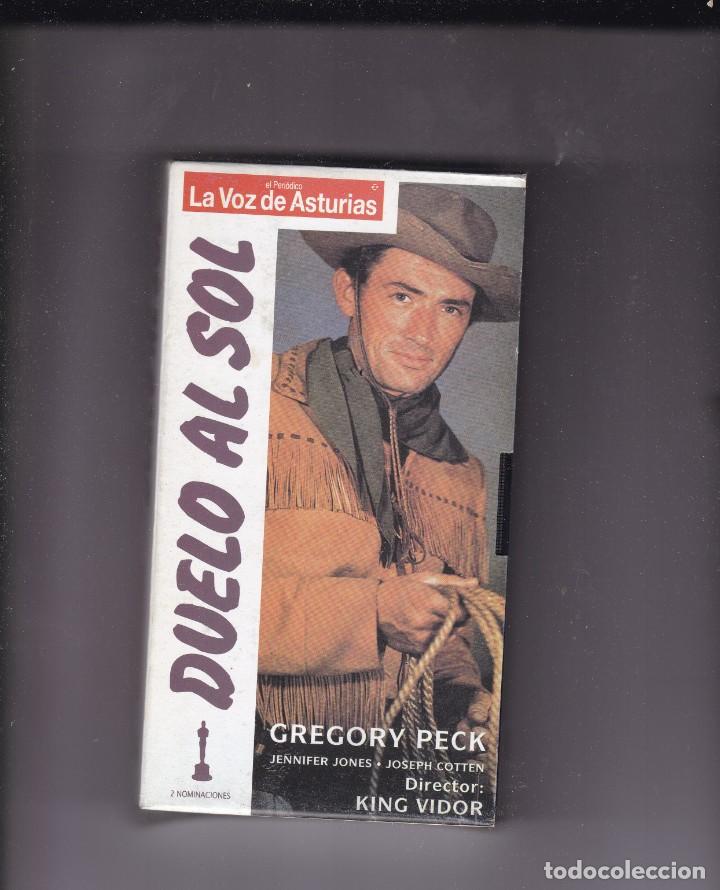 Cine: PELICULA VHS (DUELO AL SOL) - Foto 1