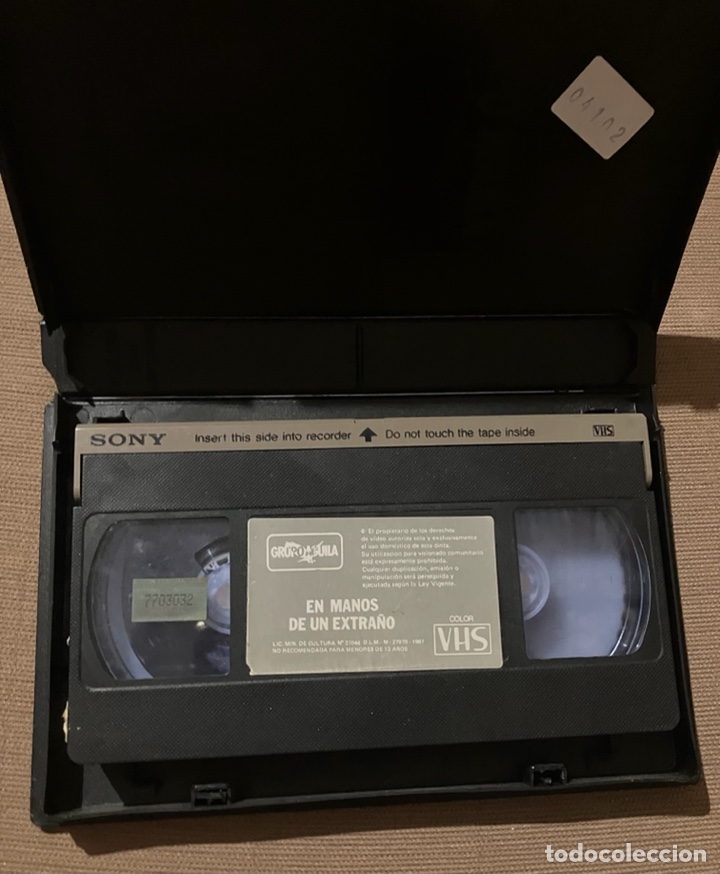 Cine: VHS EN MANOS DE UN EXTRA&Ntilde;O - Foto 3