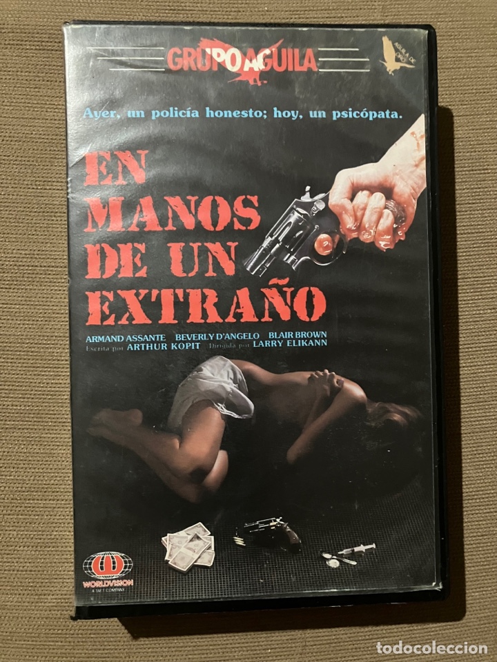 Cinema: VHS EN MANOS DE UN EXTRA&Ntilde;O