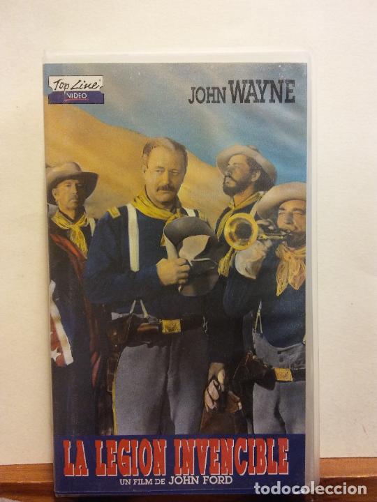 Cine: VHS. LA LEGI&Oacute;N INVENCIBLE. JOHN WAYNE - Foto 1