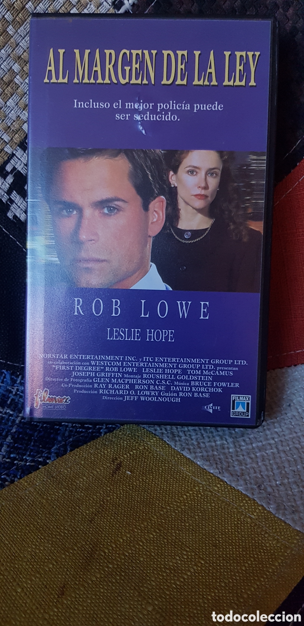 Cinema: Vhs AL MARGEN DE LA LEY (C1)