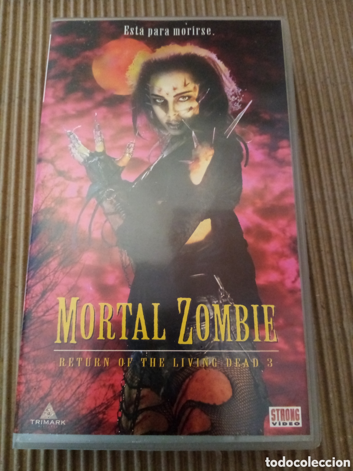Cinema: Mortal zombie. Return of the living dead 3. VHS